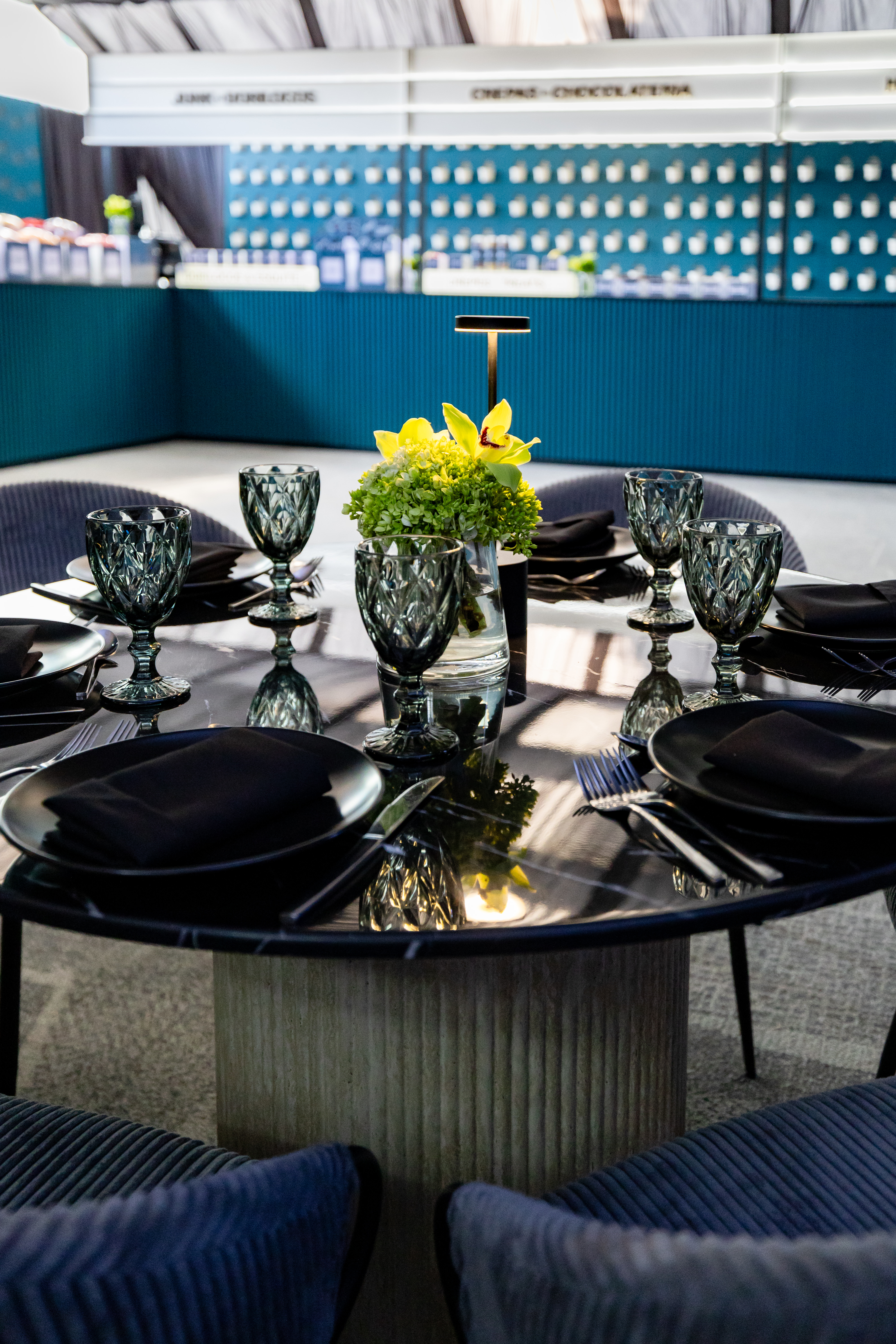 Mesa Mármol Negro 1.20 con Base Travertino