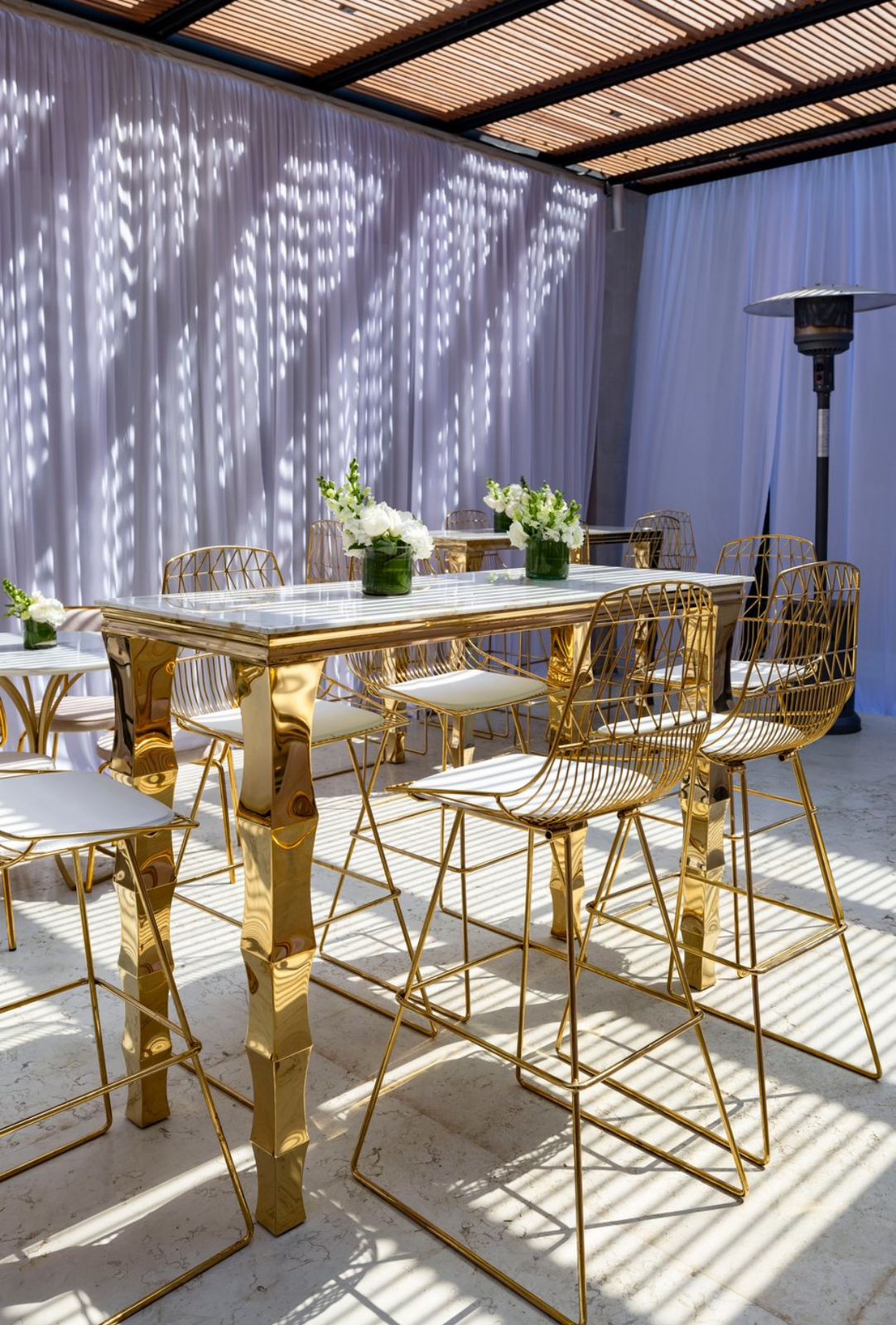 Periquera Cromada Gold con Cubierta de Mármol Calacatta Gold