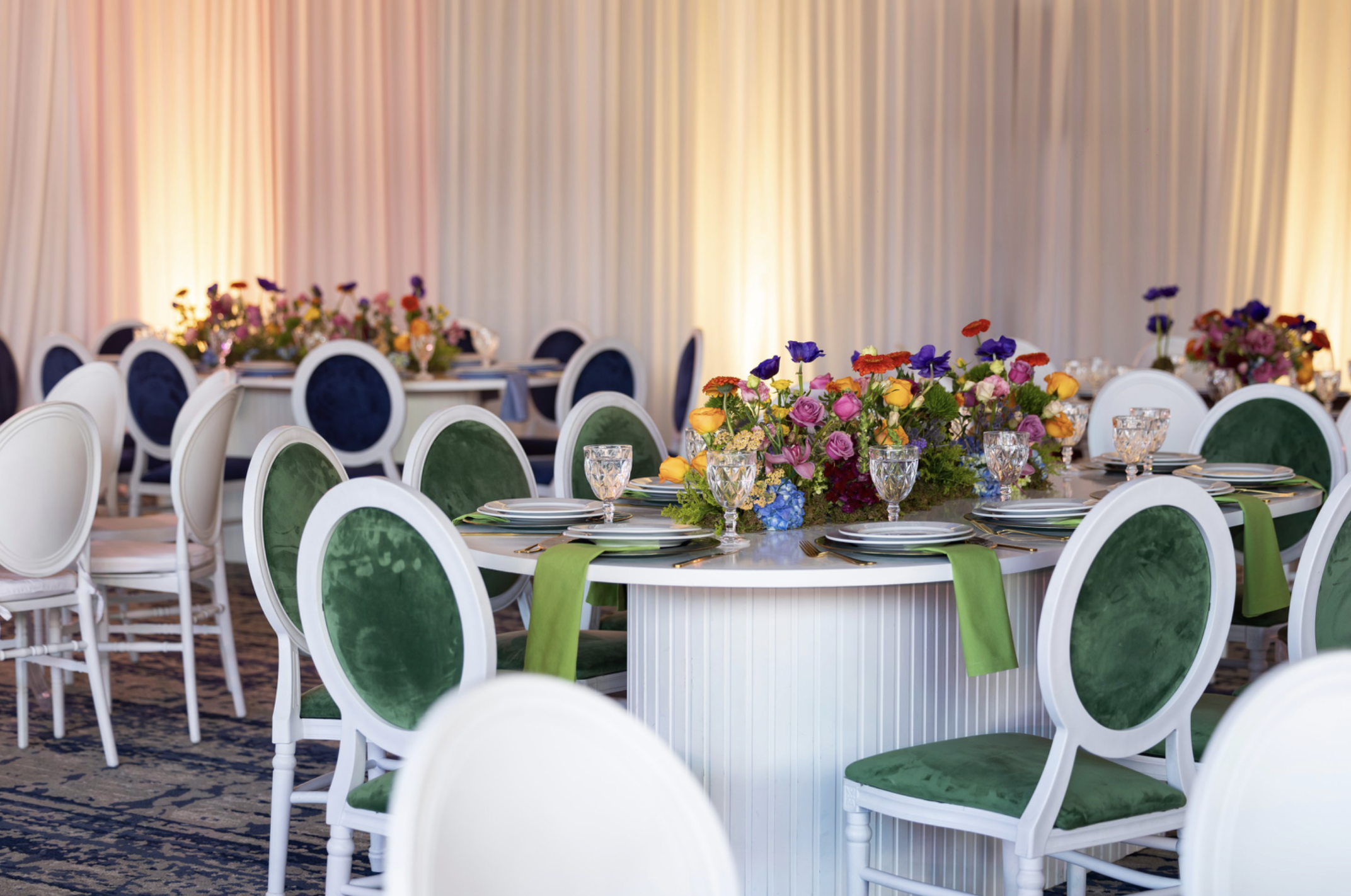 Luis XV Blanca con Cojines y respaldos verdes