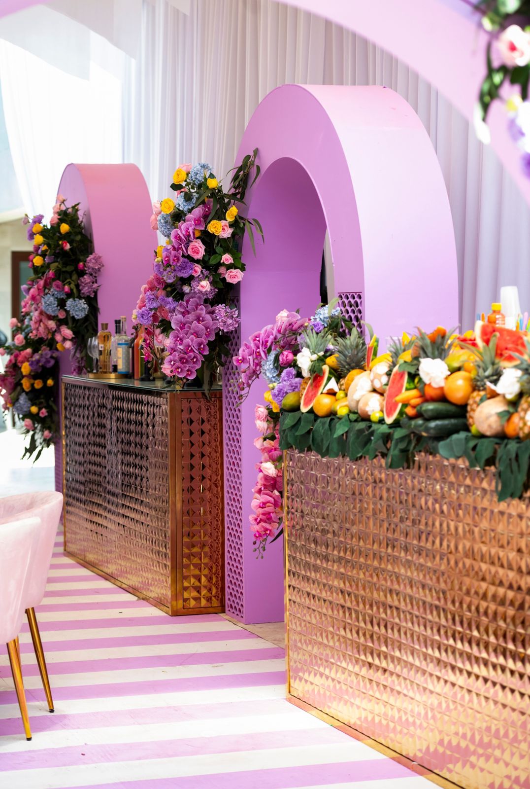 Barra Imperial Dorada con Cubierta de Cristal Blanco