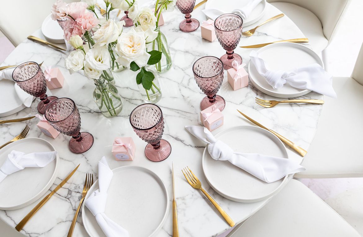 Mesa circular de mármol blanca de 1.20 con base negra