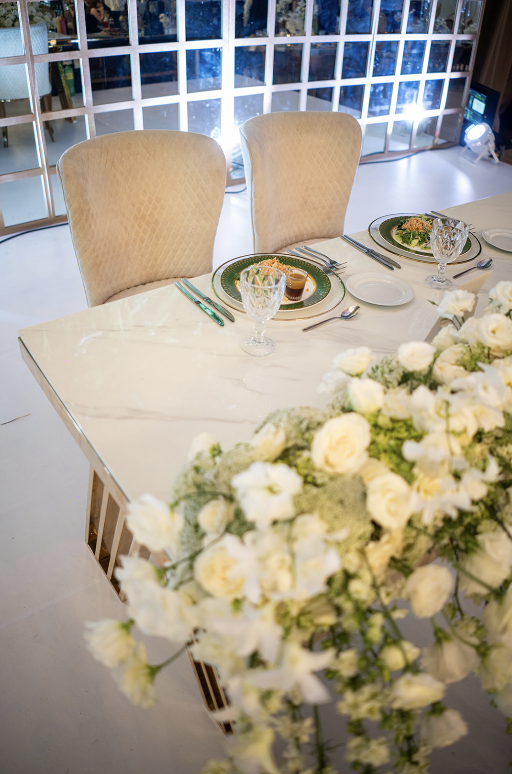 Mesa de novios Deco con cubierta de mármol blanco