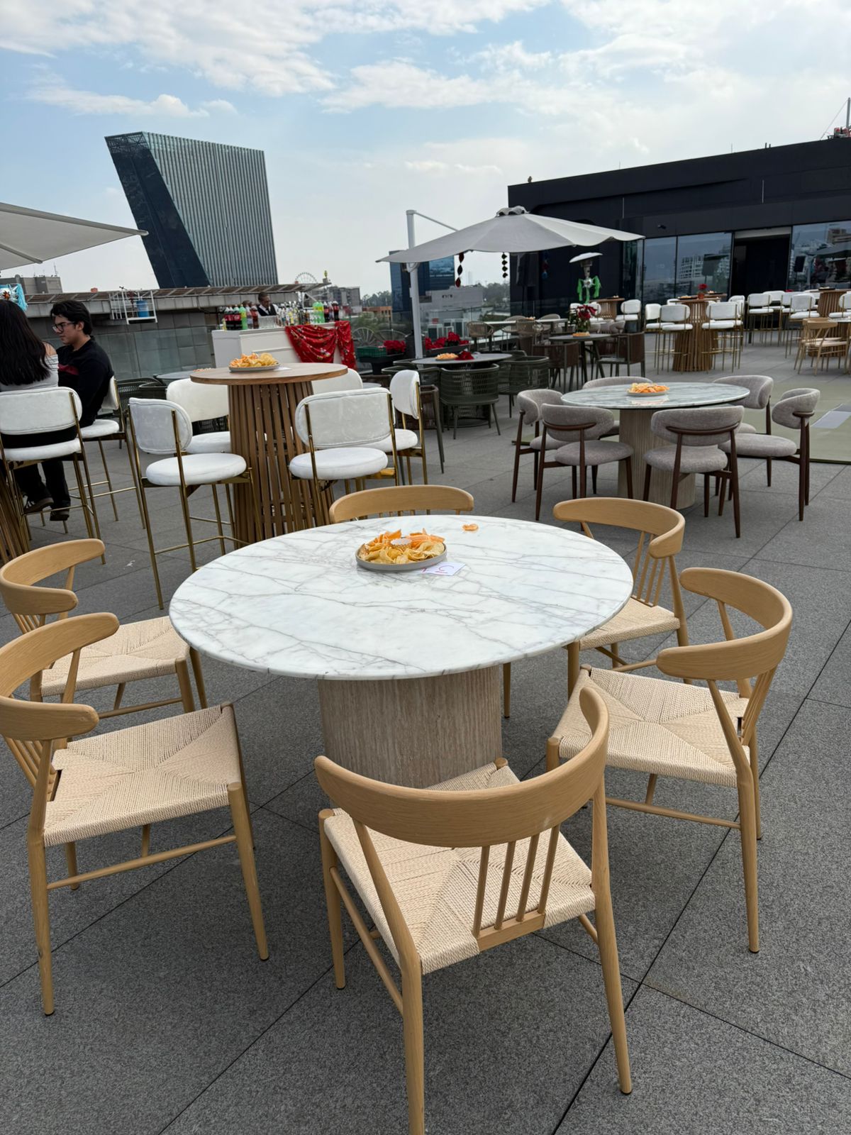 Mesa Mármol Blanco 1.20 con Base Travertino